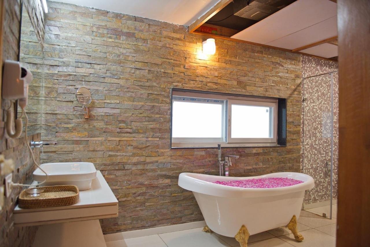 Rose petal bath
